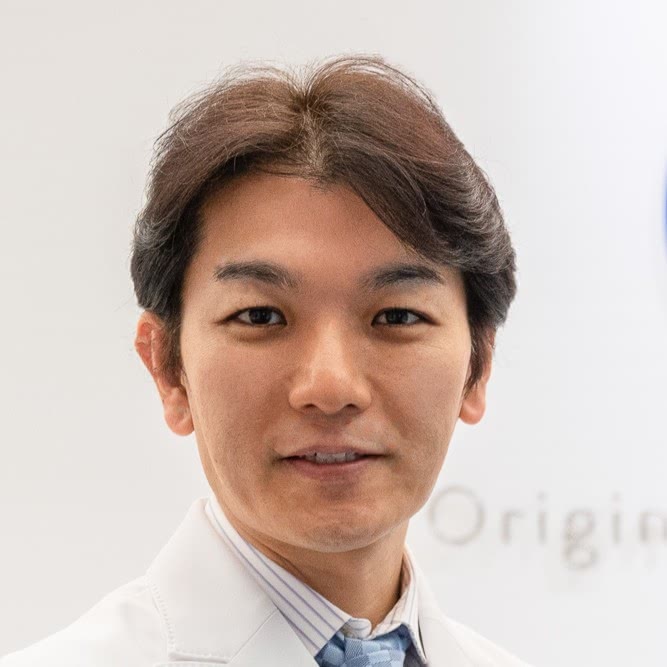 監修医師で美容外科専門医の佐藤玲史先生
