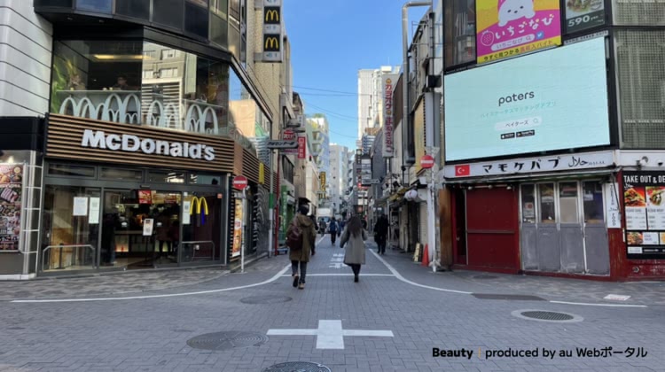 リゼクリニック渋谷井の頭通院への行き方③マクドナルド前を右折し正面のKOMEHYOSHIBUYAを左折