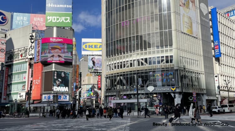 リゼクリニック渋谷井の頭通院への行き方①JR渋谷駅 ハチ公口からスクランブル交差点をSHIBUYA TSUTAYA方面に渡る